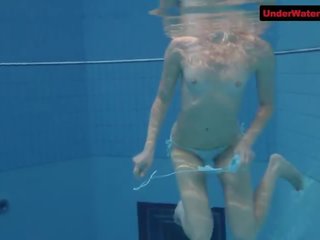 Bouncing Booty in a Underwater vid