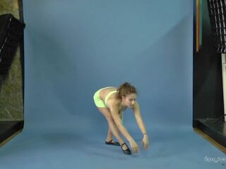 Mila Gimnasterka spreading her flirty legs on the floor